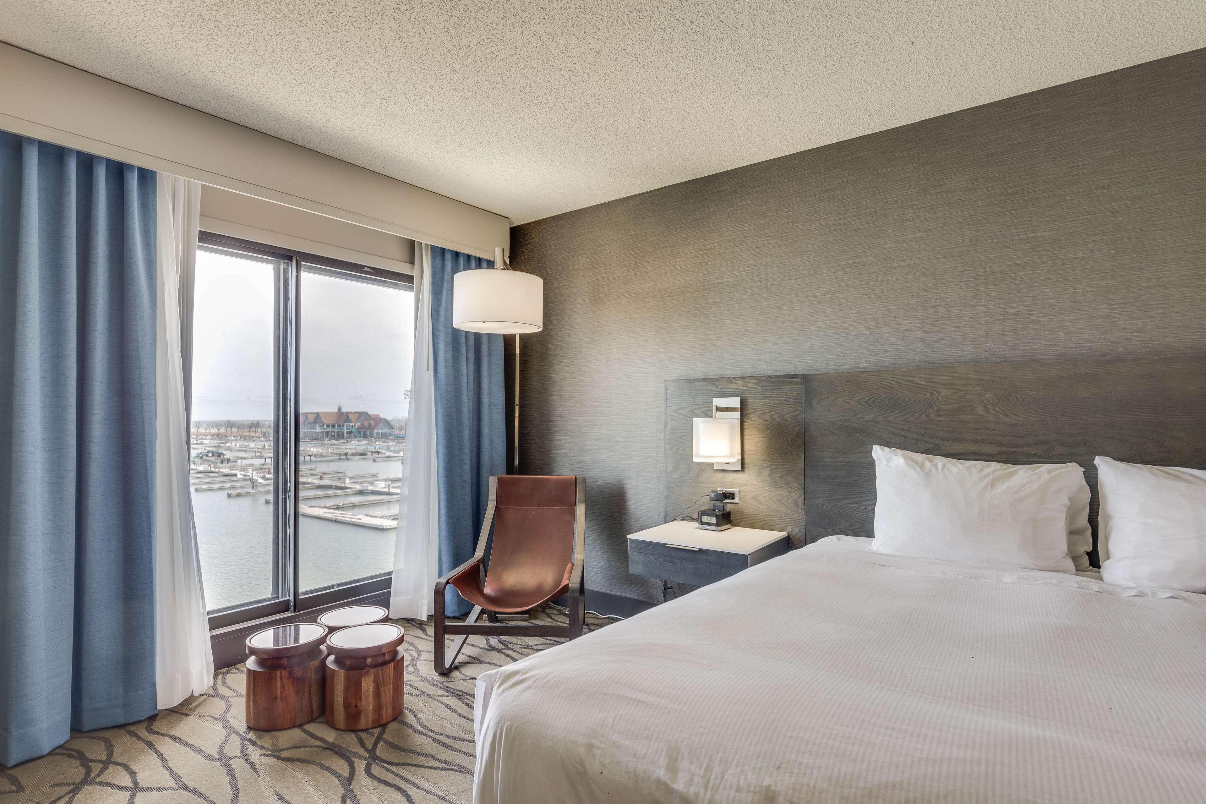 Doubletree By Hilton Racine Harbourwalk Hotel Exterior photo