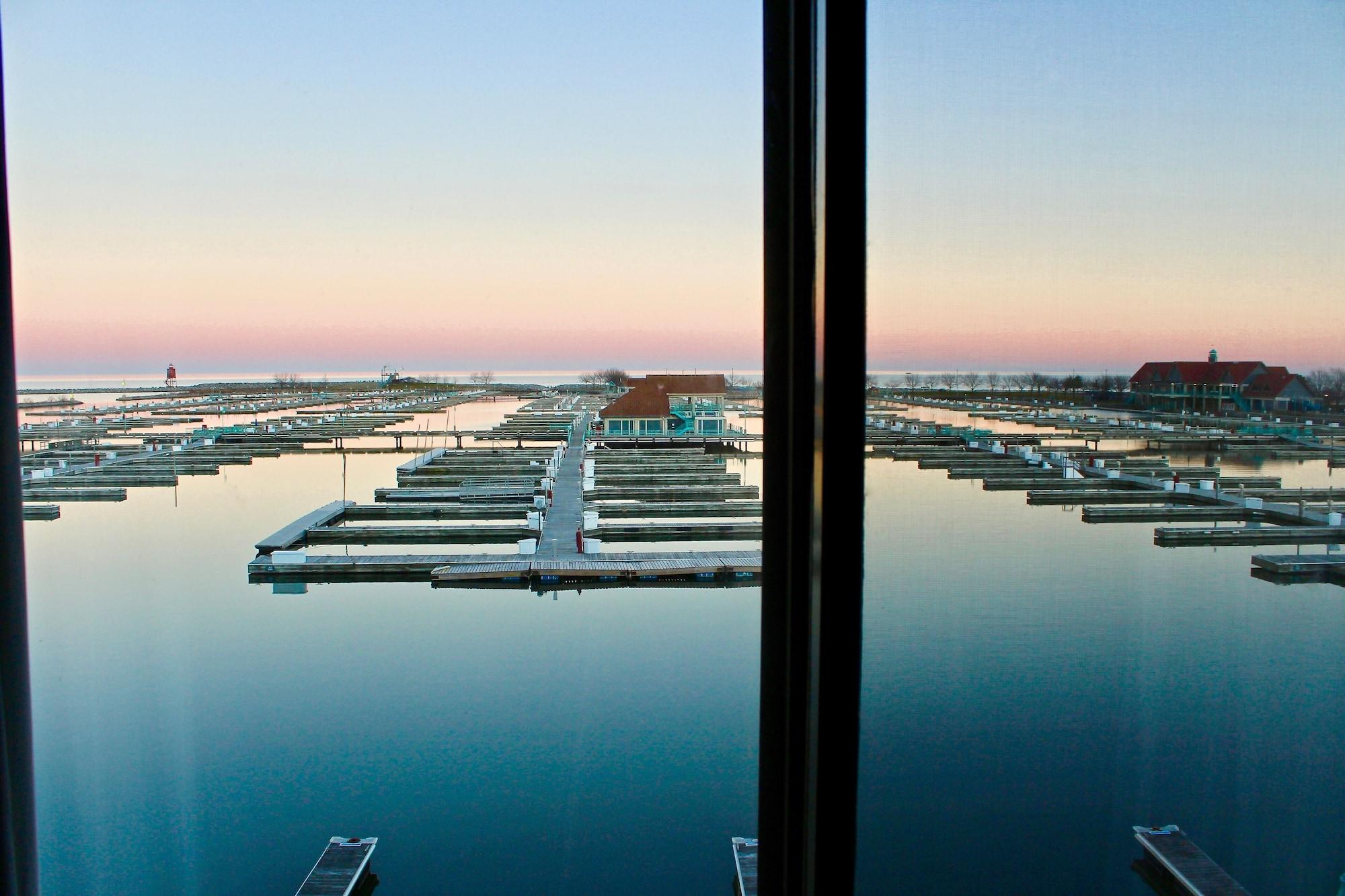Doubletree By Hilton Racine Harbourwalk Hotel Exterior photo