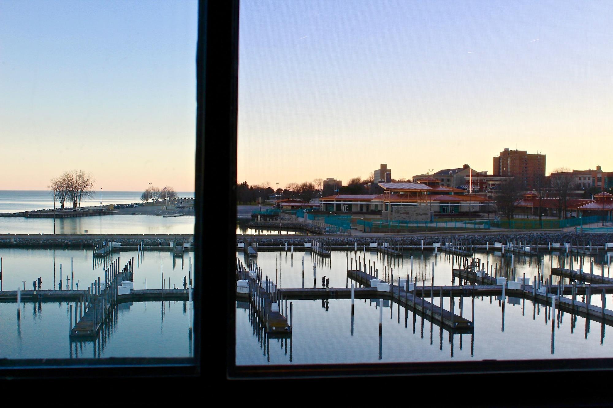 Doubletree By Hilton Racine Harbourwalk Hotel Exterior photo
