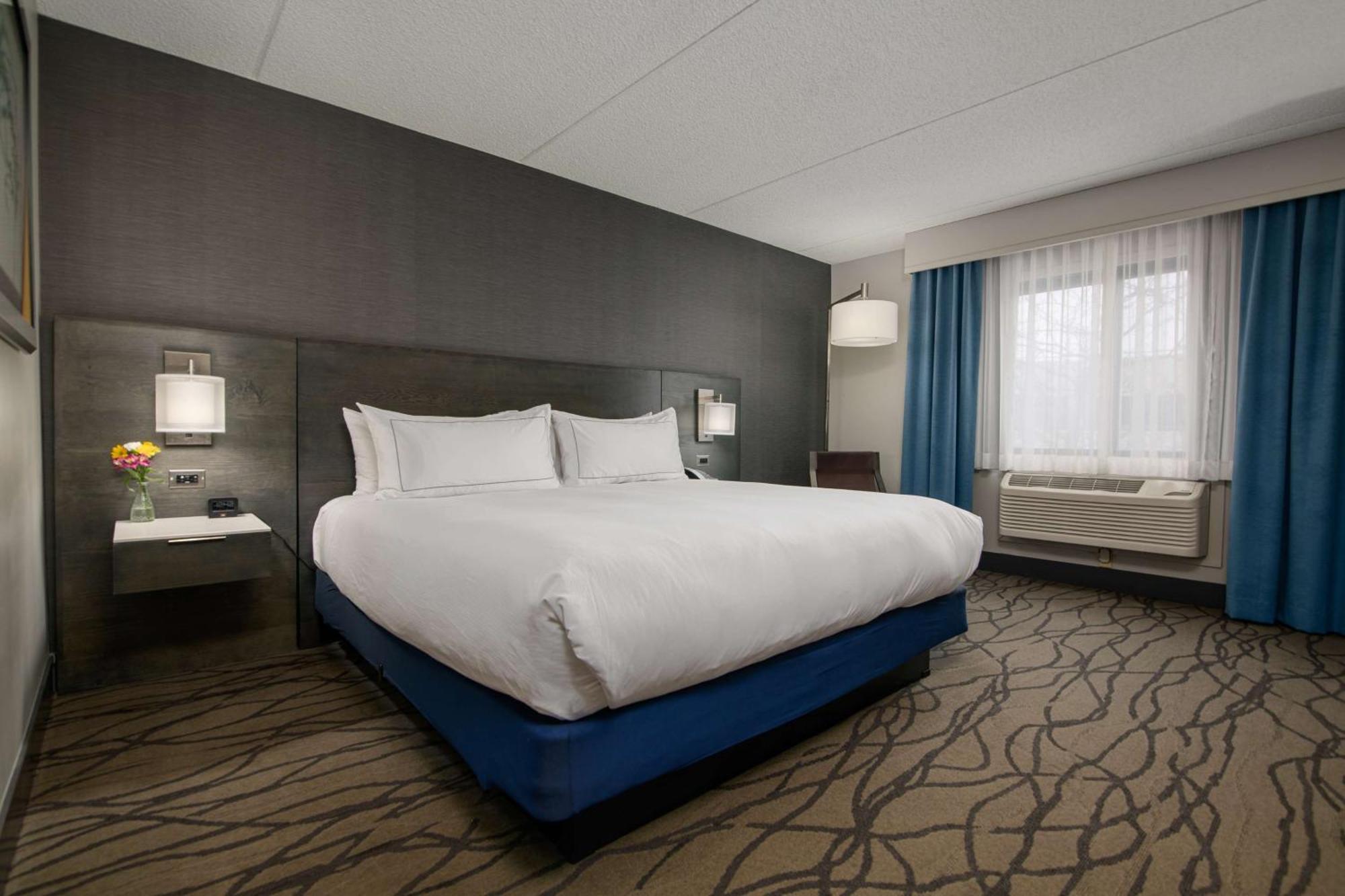 Doubletree By Hilton Racine Harbourwalk Hotel Exterior photo