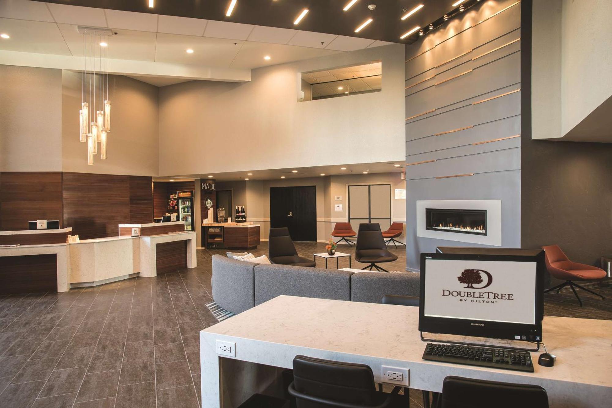 Doubletree By Hilton Racine Harbourwalk Hotel Exterior photo